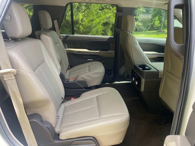 Used 2020 Ford Expedition XLT w/ Equipment Group 202A AWD/4WD image 34