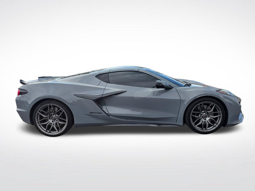 Used 2025 Chevrolet Corvette Z06 RWD image 2
