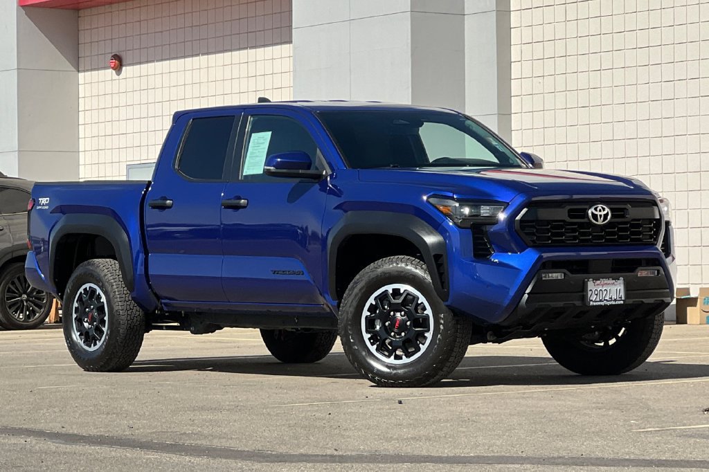 Certified 2025 Toyota Tacoma TRD Off-Road w/ TRD Off Road Upgrade Package AWD/4WD image 2
