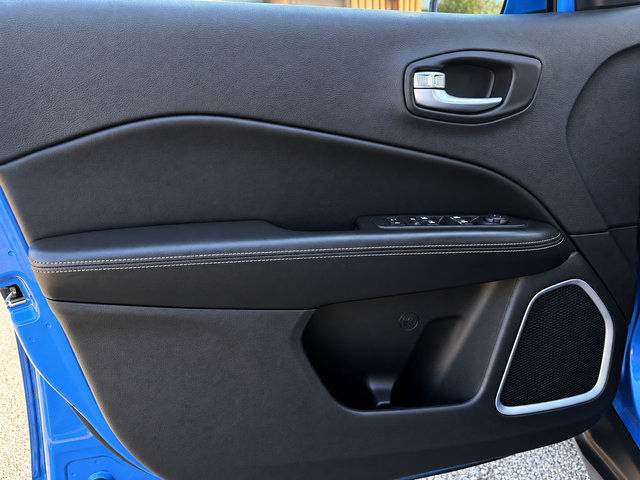 Used 2018 Jeep Compass Sport FWD image 9
