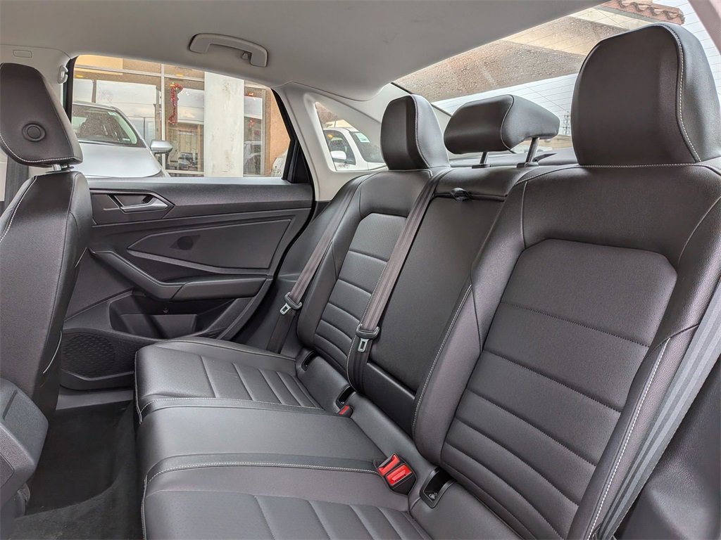 Used 2024 Volkswagen Jetta SE image 29
