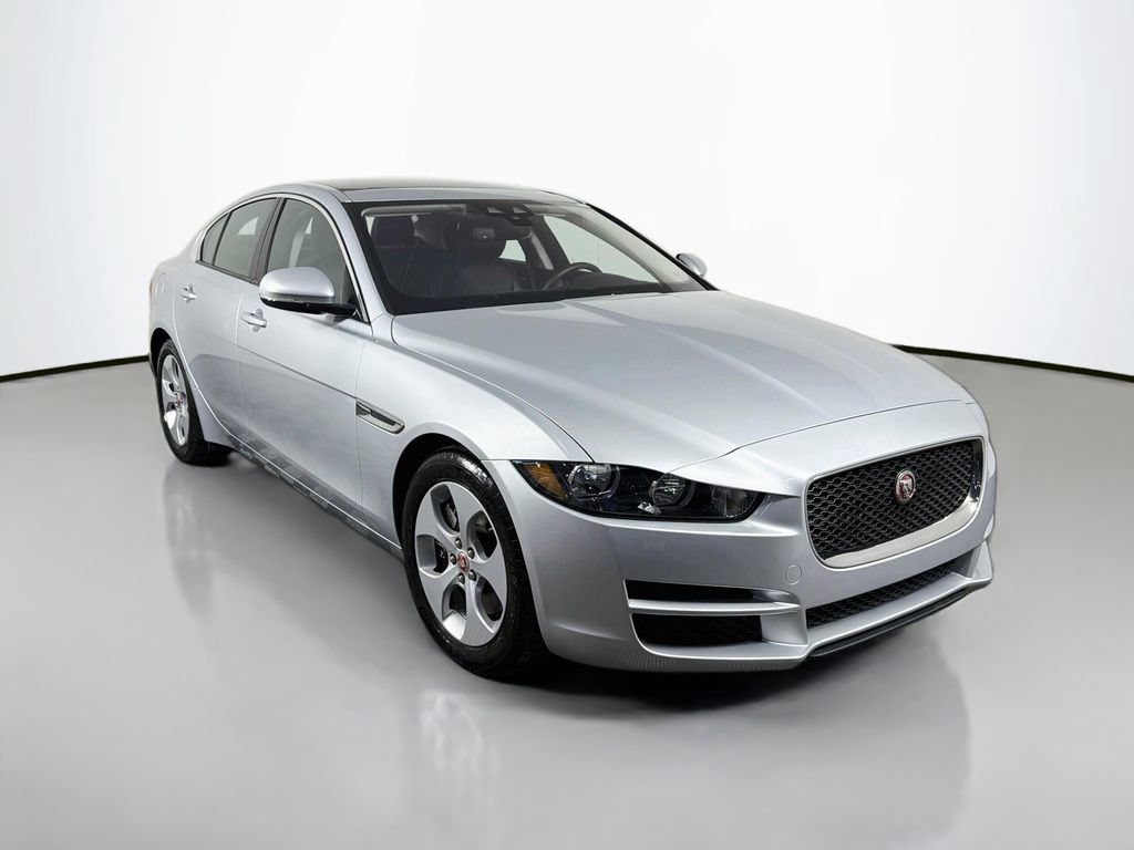 Used 2018 Jaguar XE RWD image 3