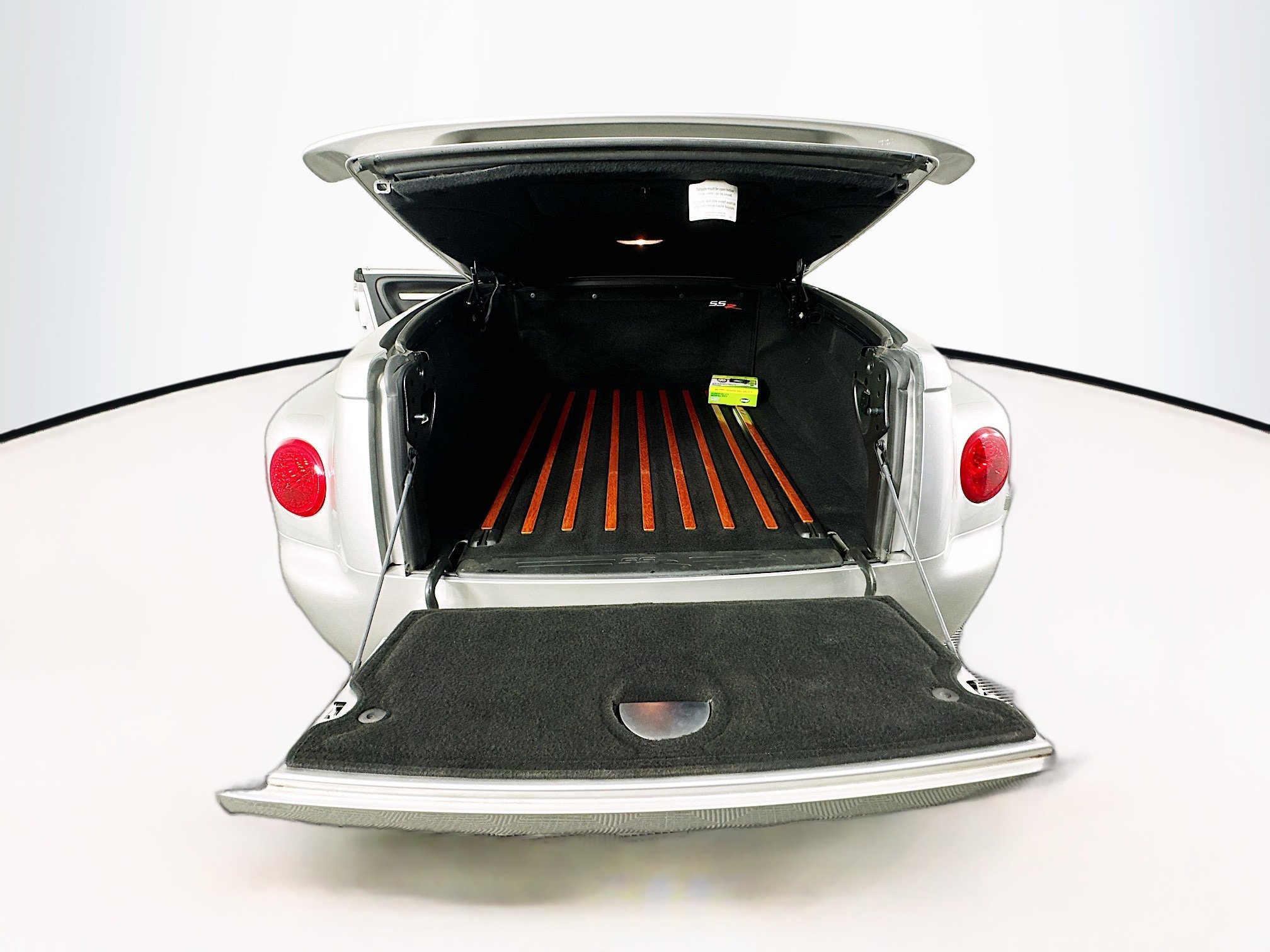 Used 2004 Chevrolet SSR w/ Preferred Equipment Group RWD image 31