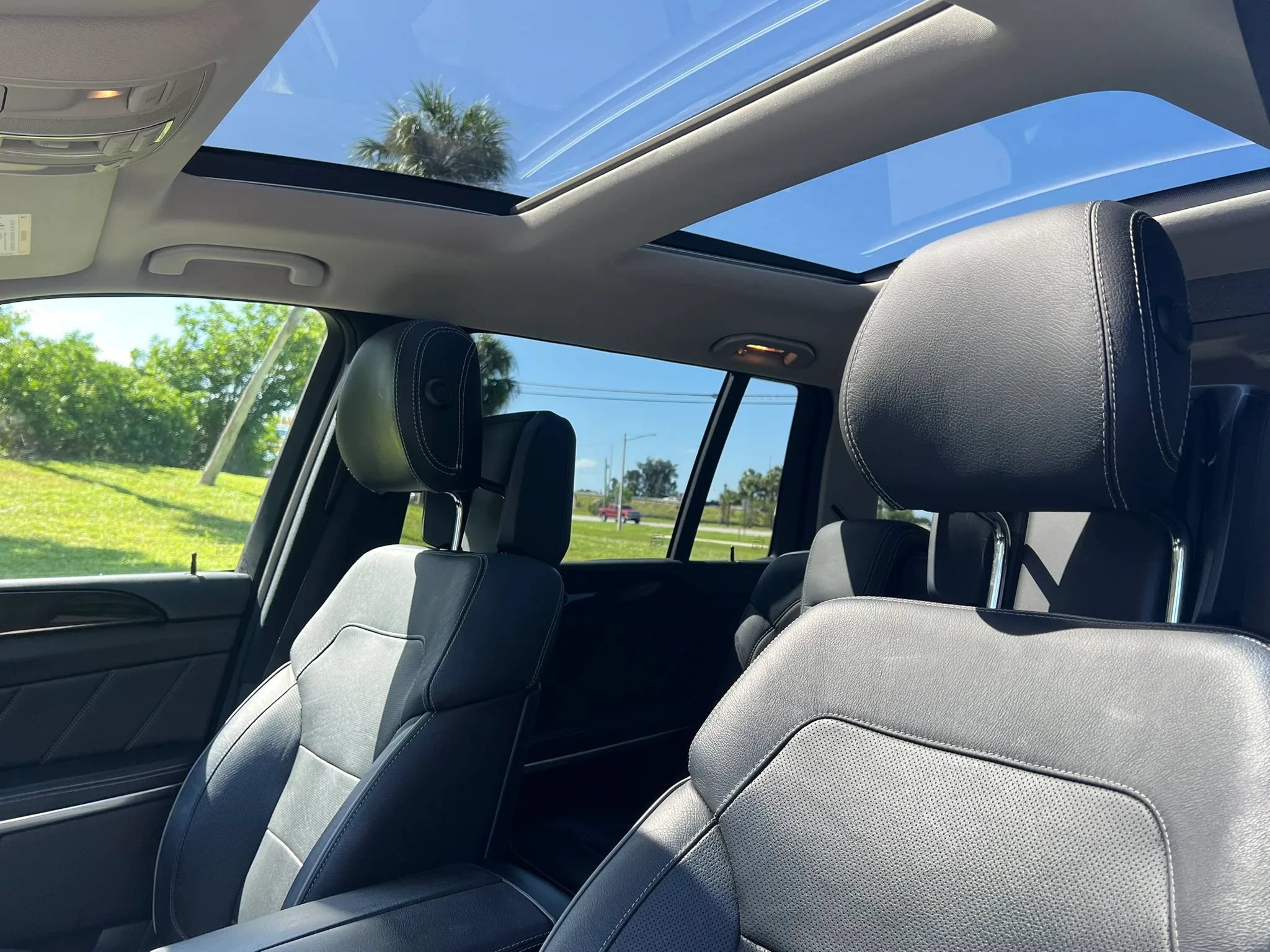 Used 2014 Mercedes-Benz GL 450 4MATIC w/ Lighting Package image 14