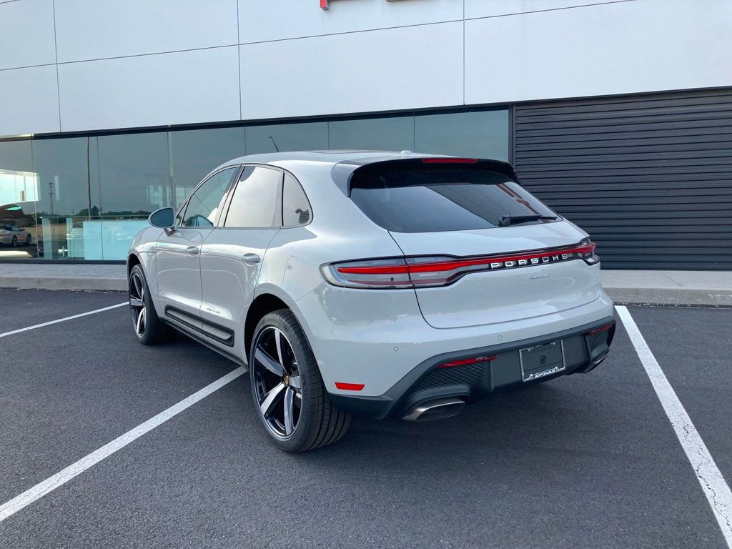 Used 2024 Porsche Macan image 3