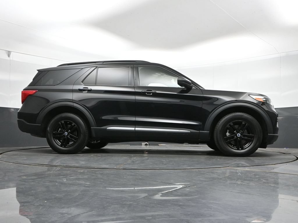 Used 2023 Ford Explorer XLT w/ Equipment Group 202A AWD/4WD image 42