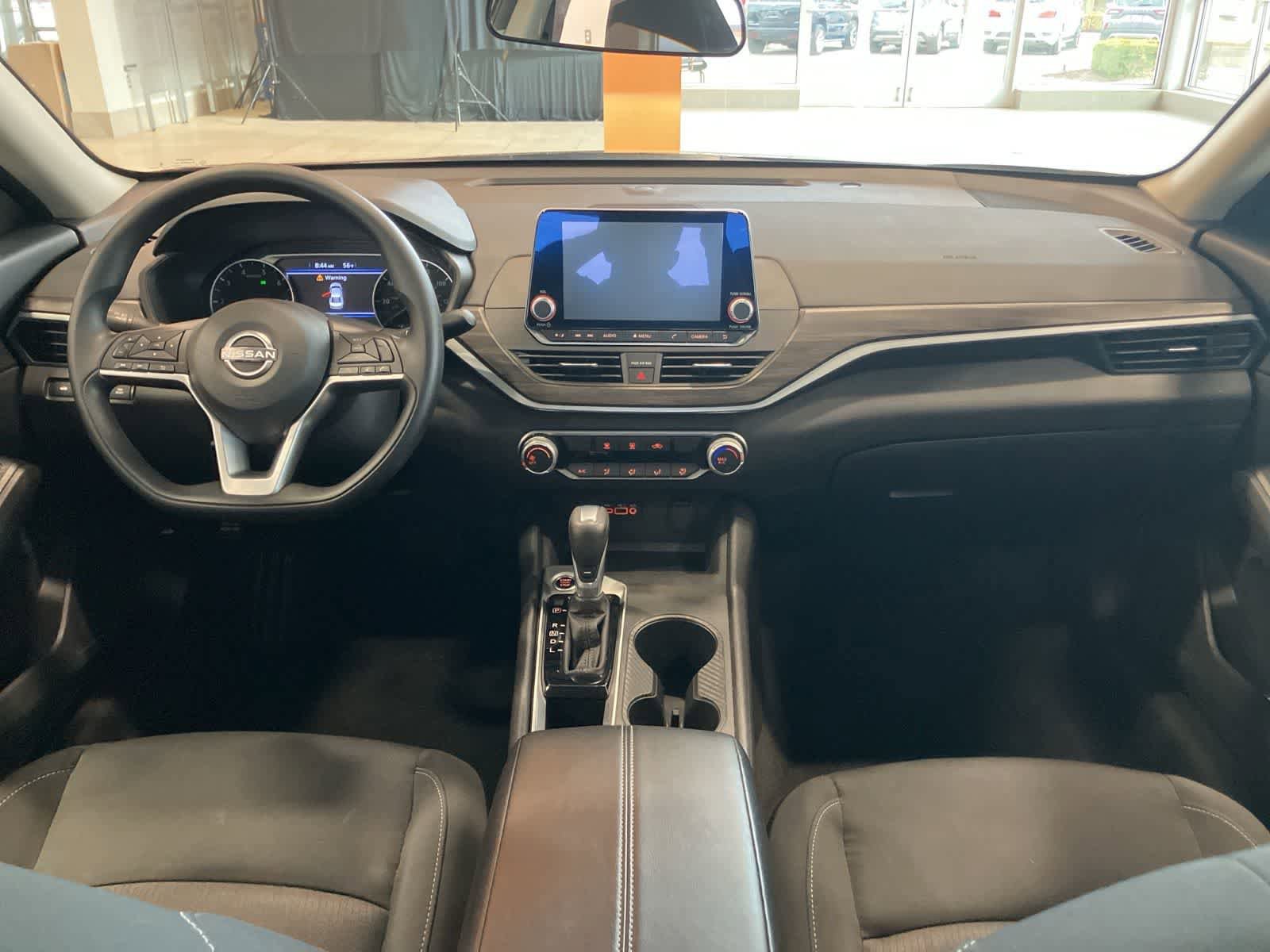 Used 2025 Nissan Altima 2.5 SV FWD image 21