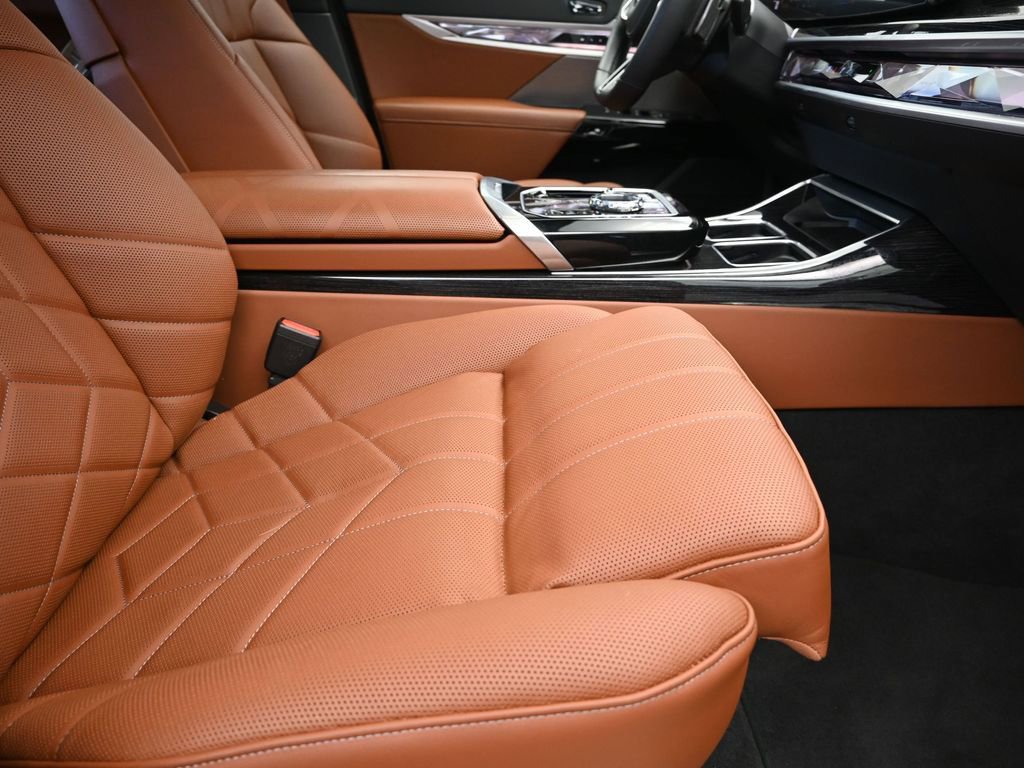 Certified 2025 BMW 740i image 25