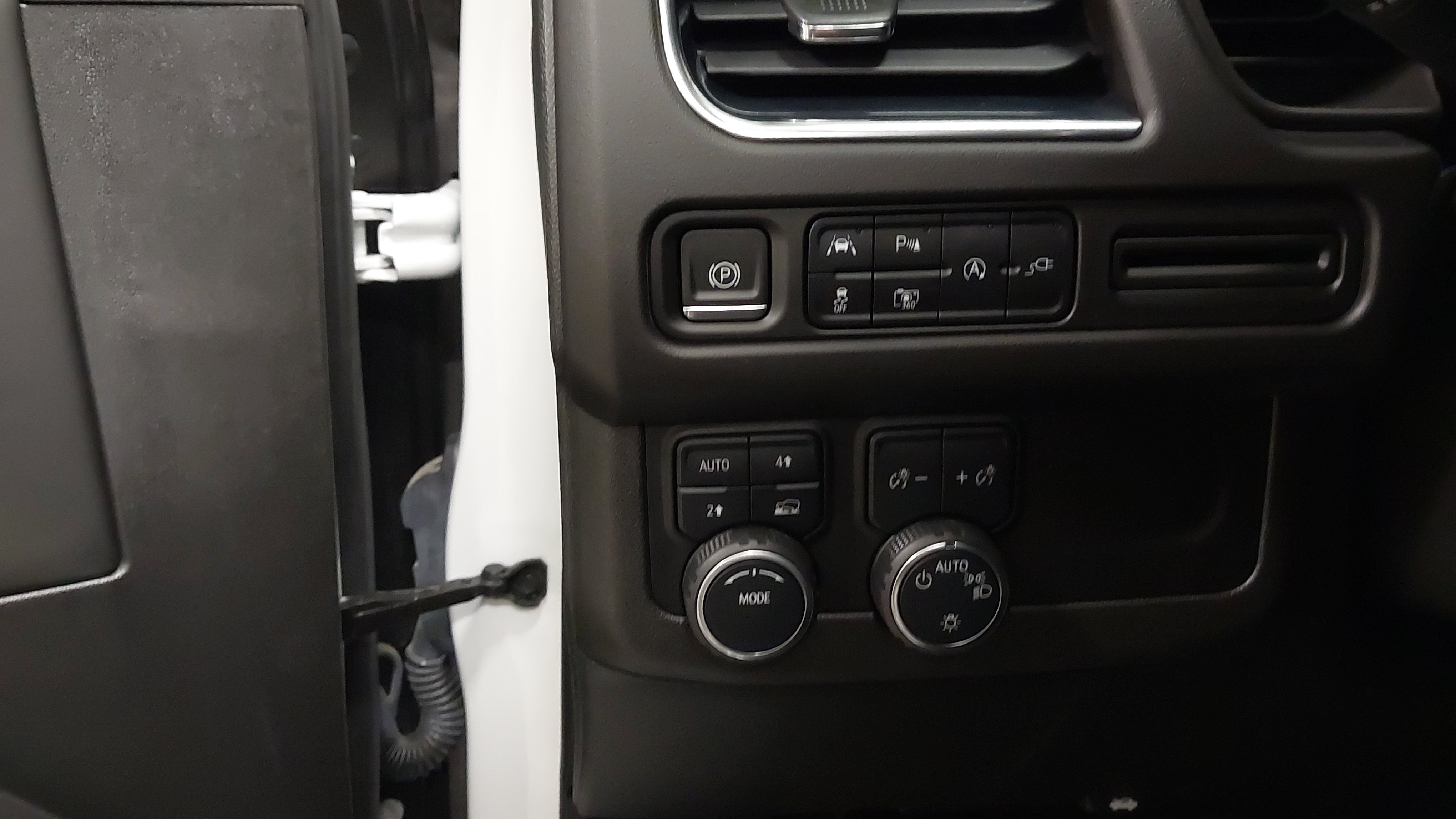 Used 2022 Chevrolet Tahoe RST w/ Luxury Package AWD/4WD image 23