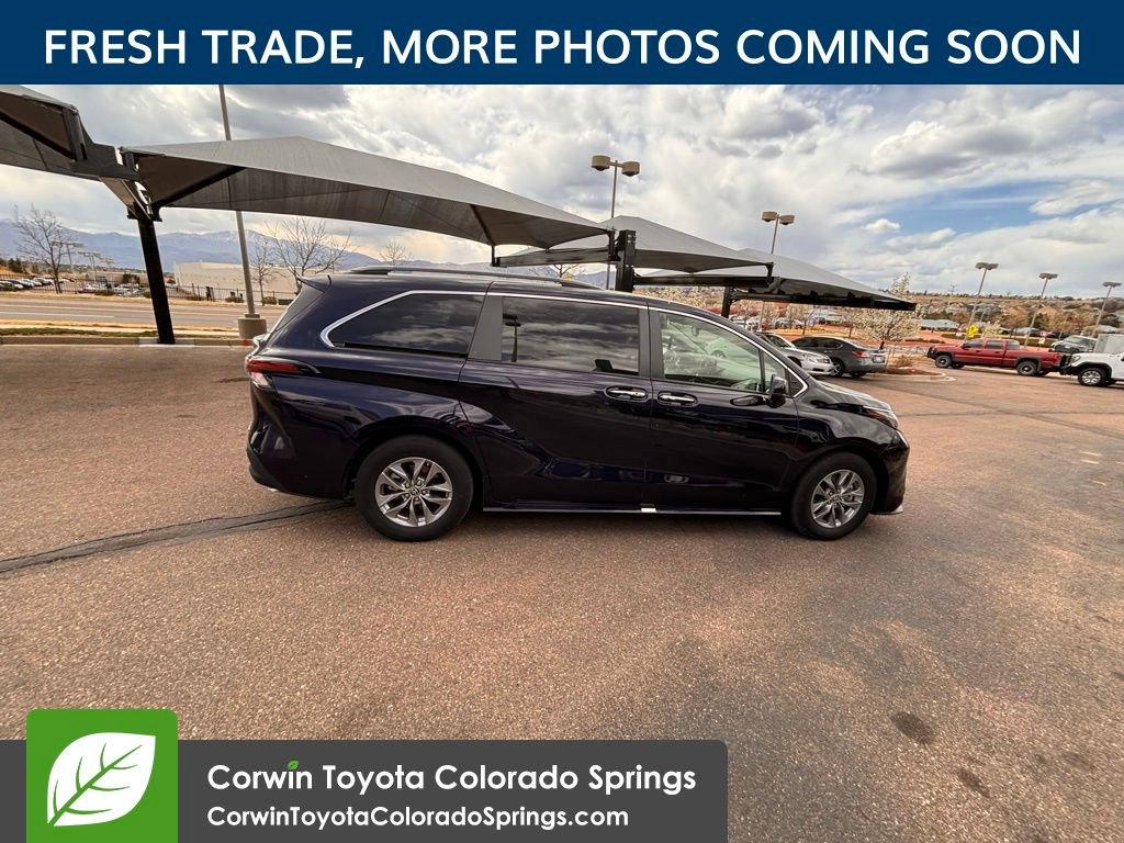 Used 2023 Toyota Sienna XLE w/ XLE Plus Package image 9
