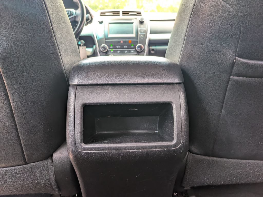 Used 2016 Toyota Camry SE FWD image 27