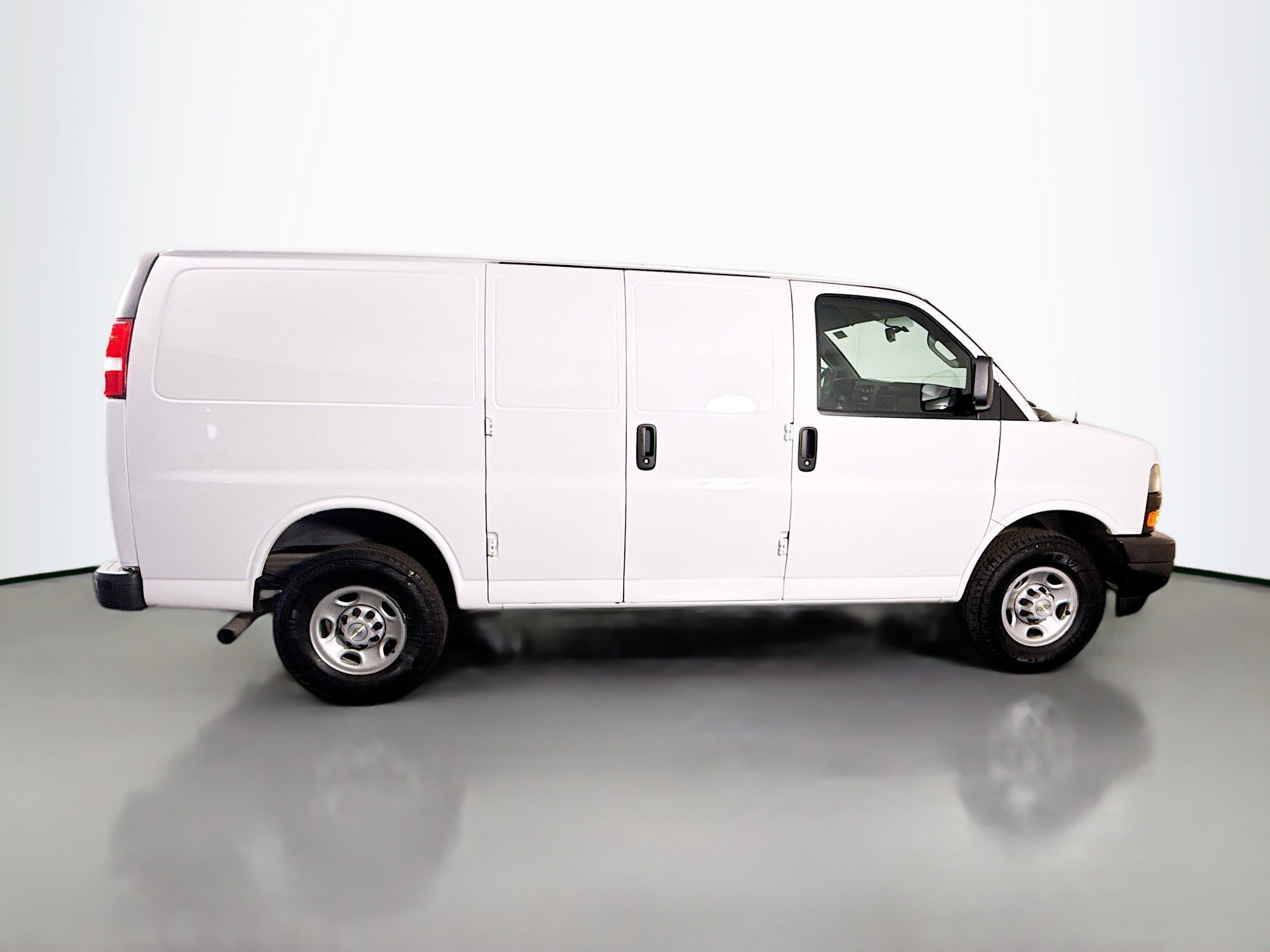 Used 2022 Chevrolet Express 2500 image 11