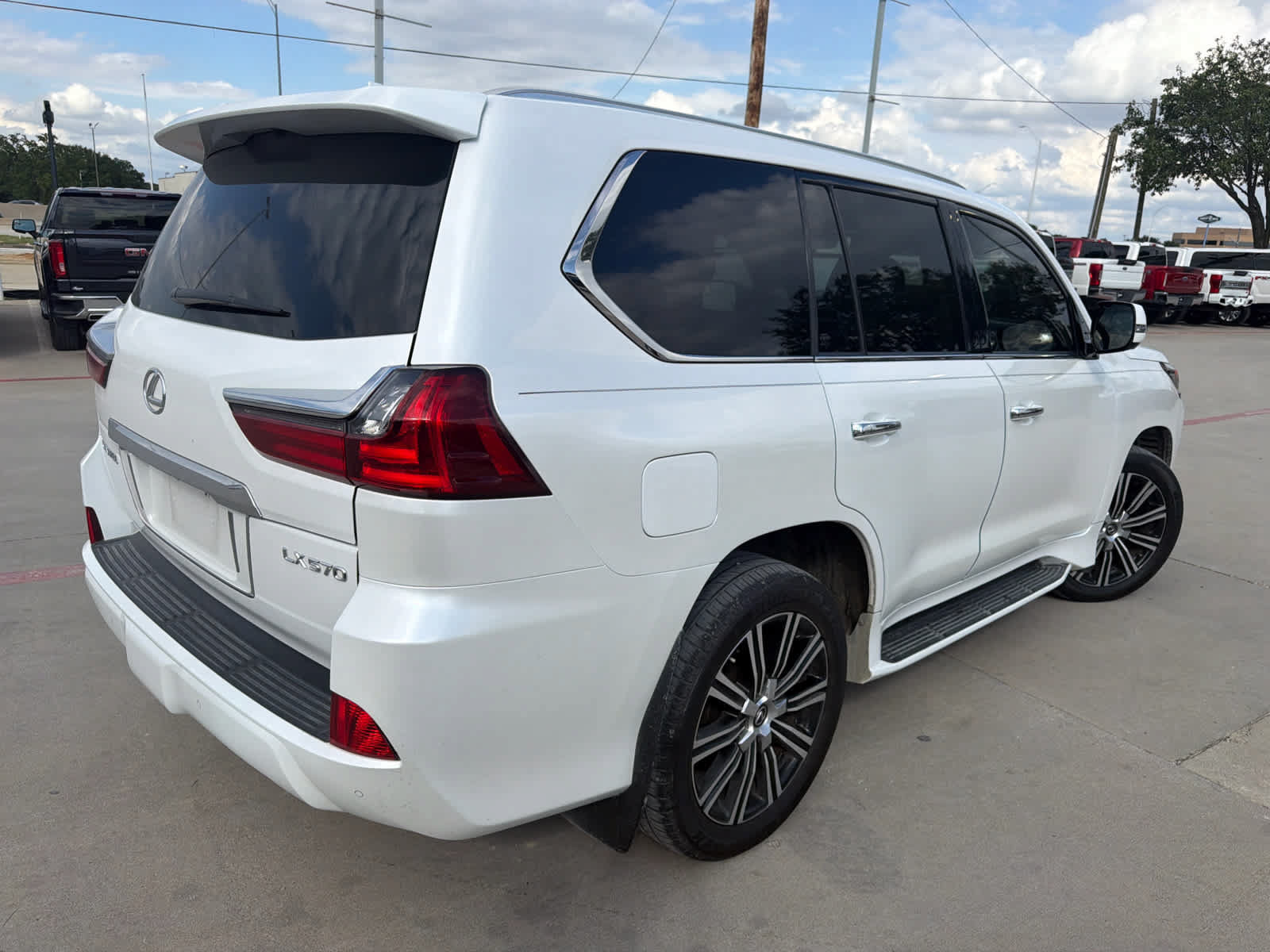 Used 2021 Lexus LX 570 4WD w/ Luxury Package image 4