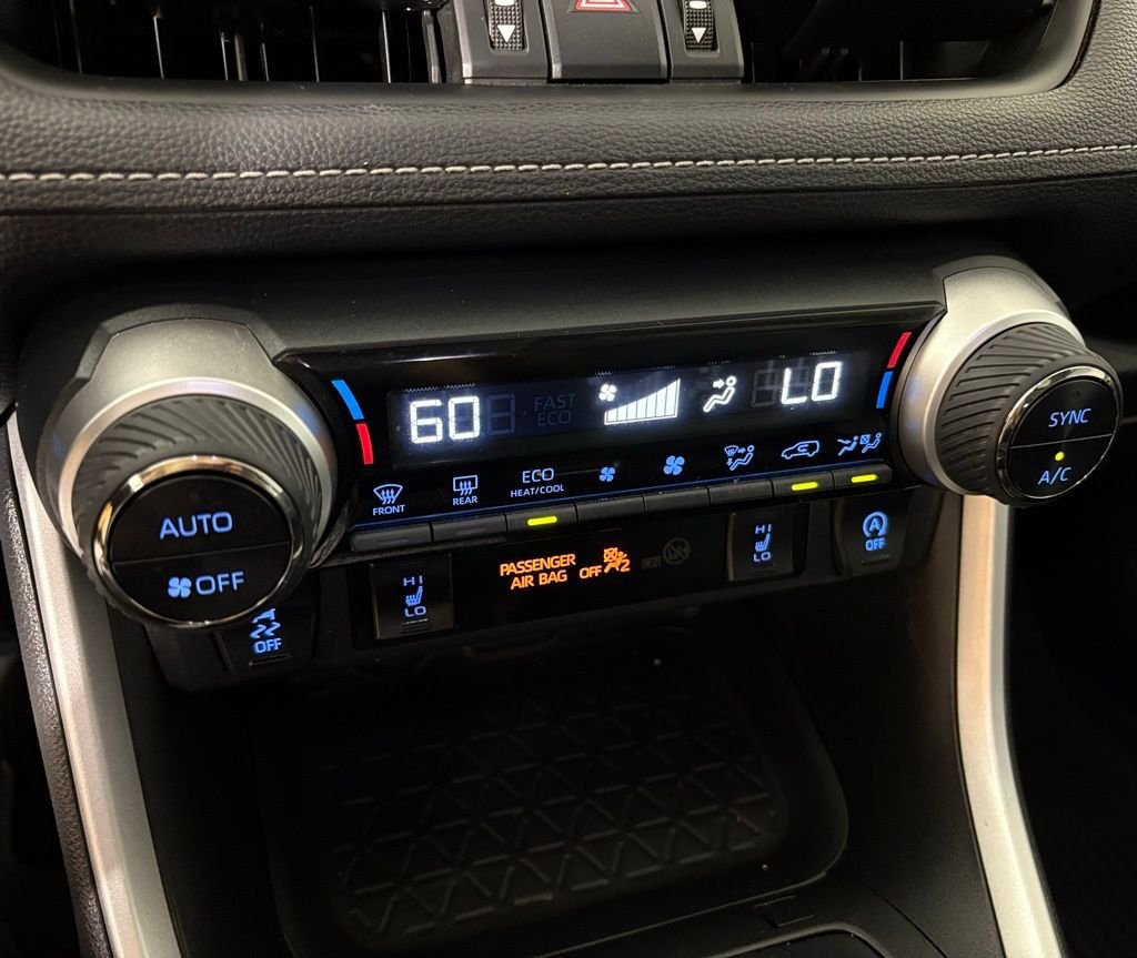 Used 2022 Toyota RAV4 XLE Premium AWD/4WD image 29