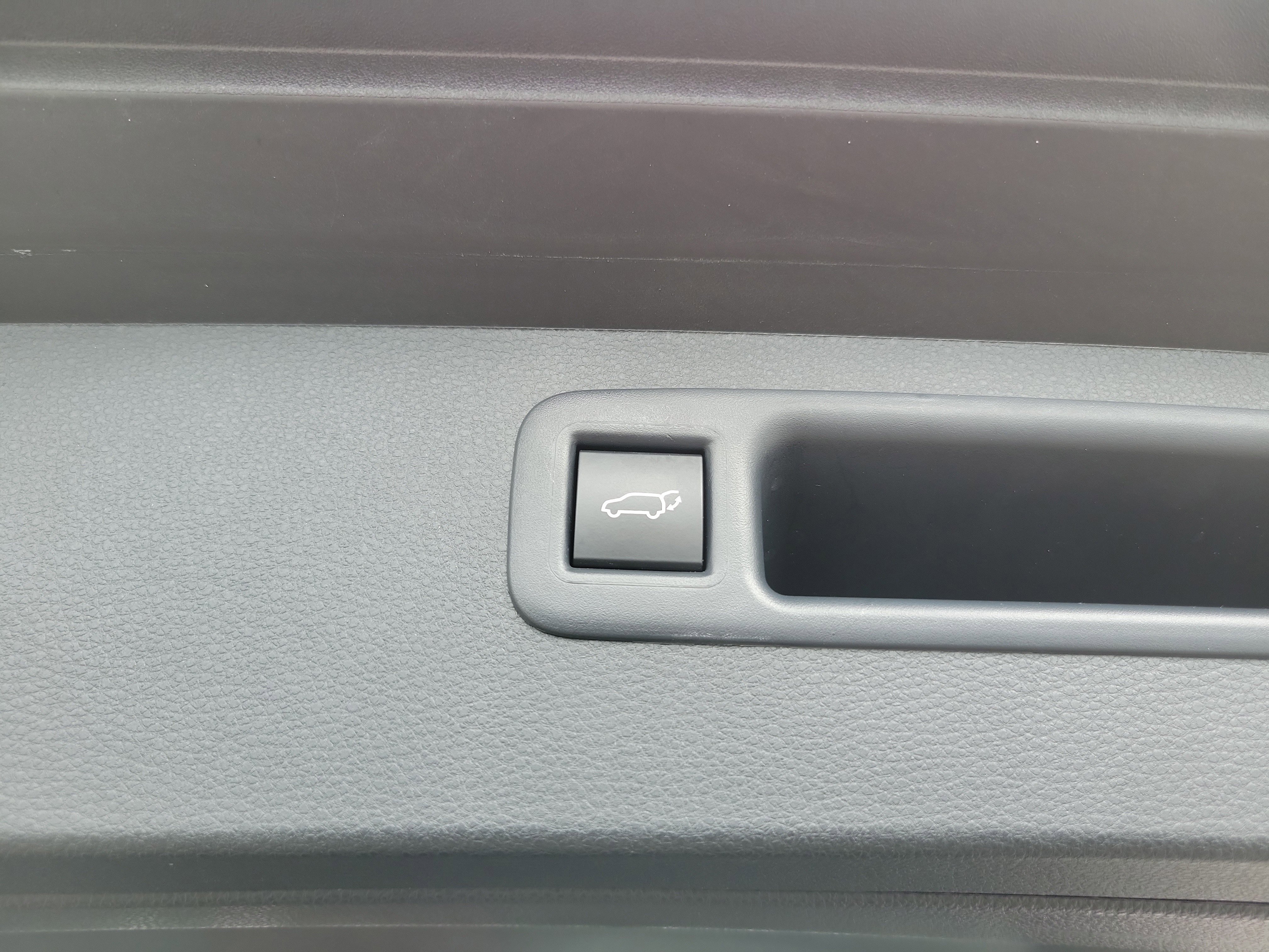 Used 2023 Toyota Highlander LE FWD image 17