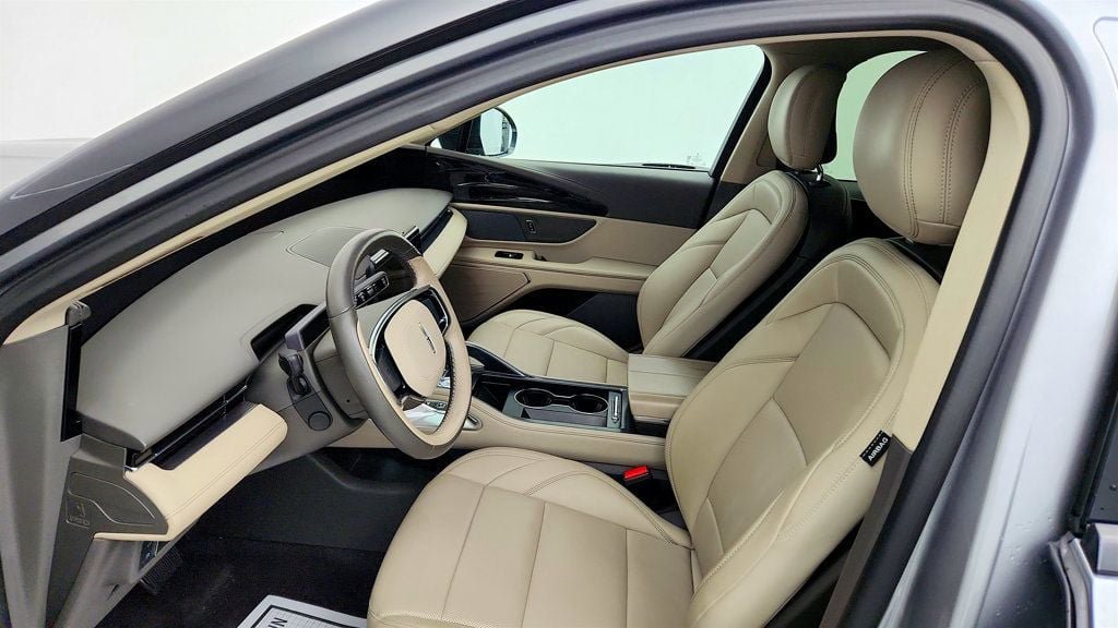 Used 2024 Lincoln Nautilus Premier AWD/4WD image 18