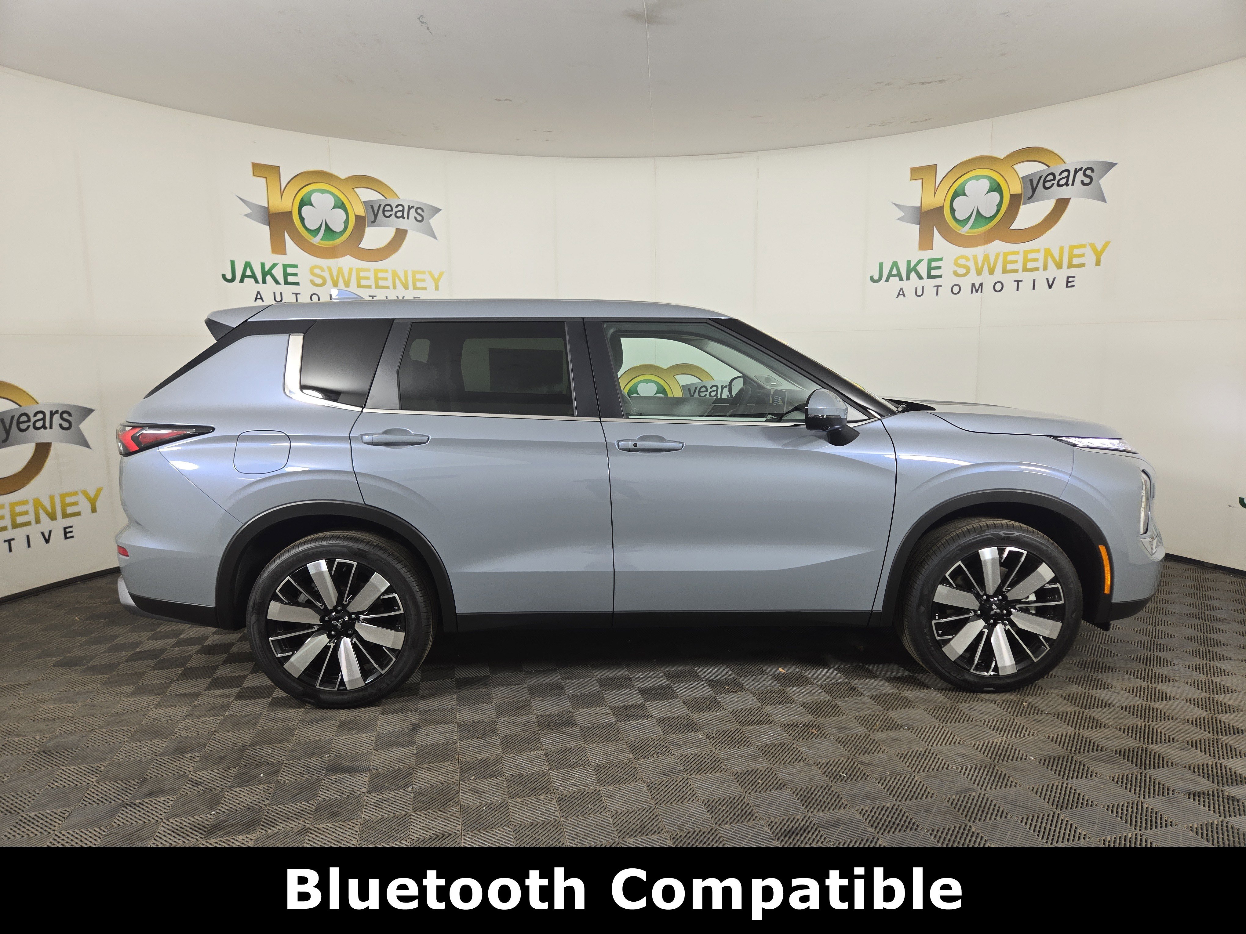 New 2025 Mitsubishi Outlander SE image 8