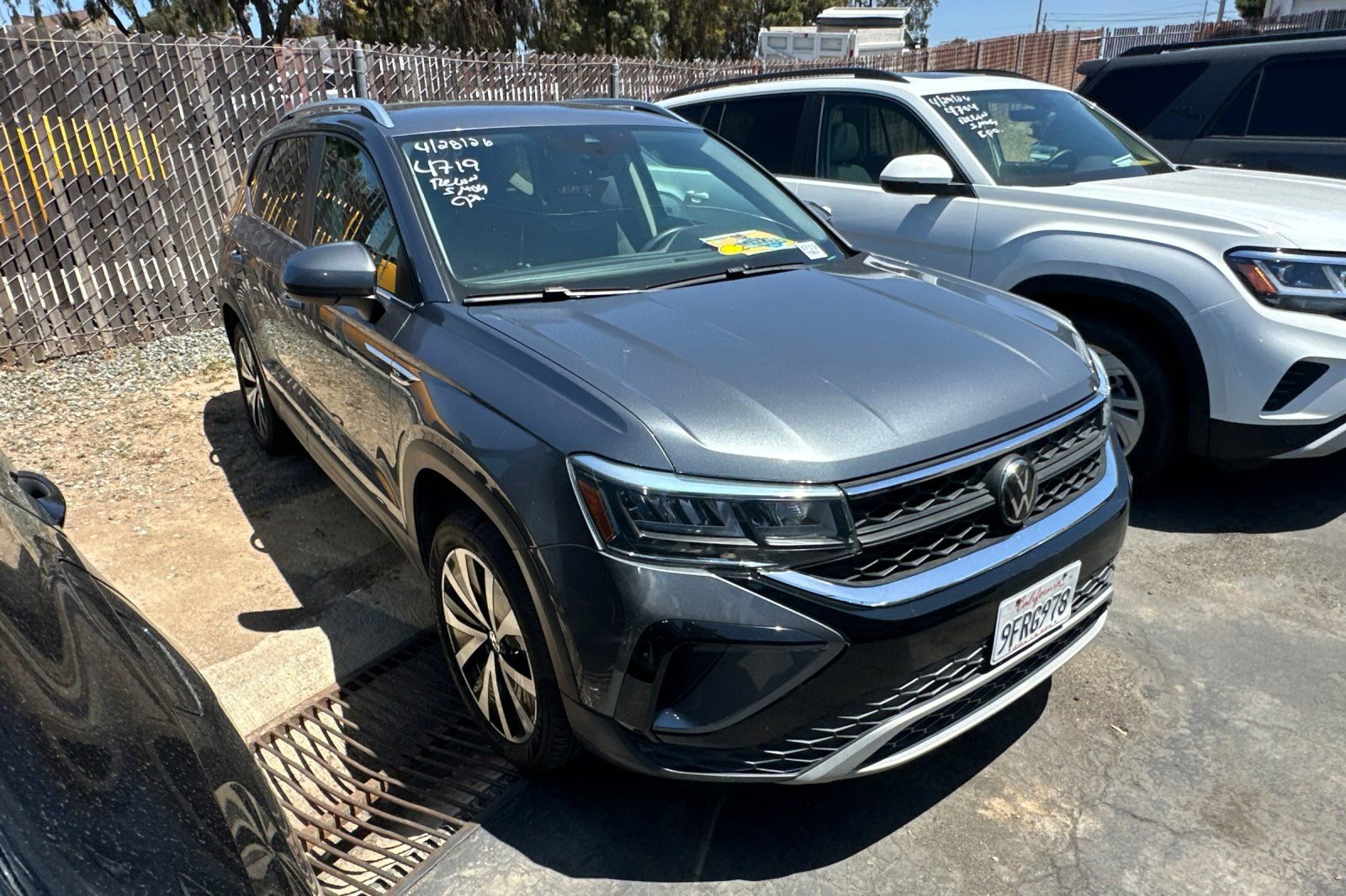 Used 2023 Volkswagen Taos SE FWD image 2