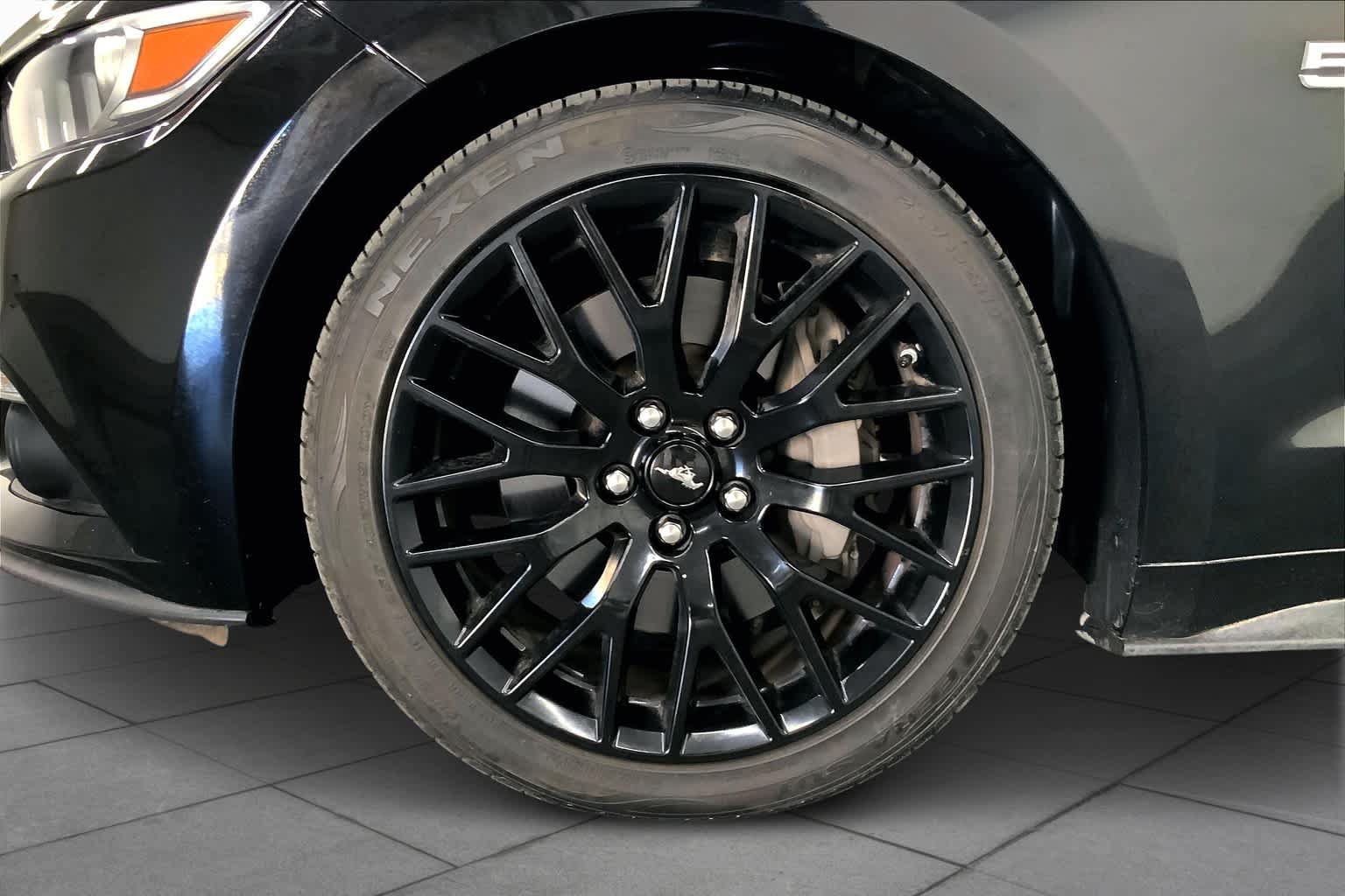 Used 2016 Ford Mustang GT RWD image 10