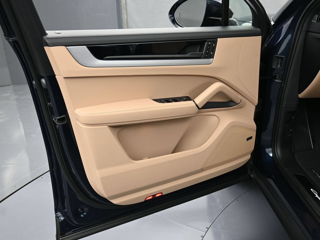 New 2026 Porsche Cayenne E-Hybrid Coupe AWD/4WD image 15