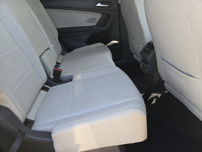 Used 2020 Volkswagen Tiguan SE w/ Panoramic Sunroof Package FWD image 16