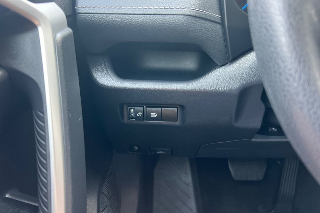 Certified 2025 Toyota RAV4 XLE image 30