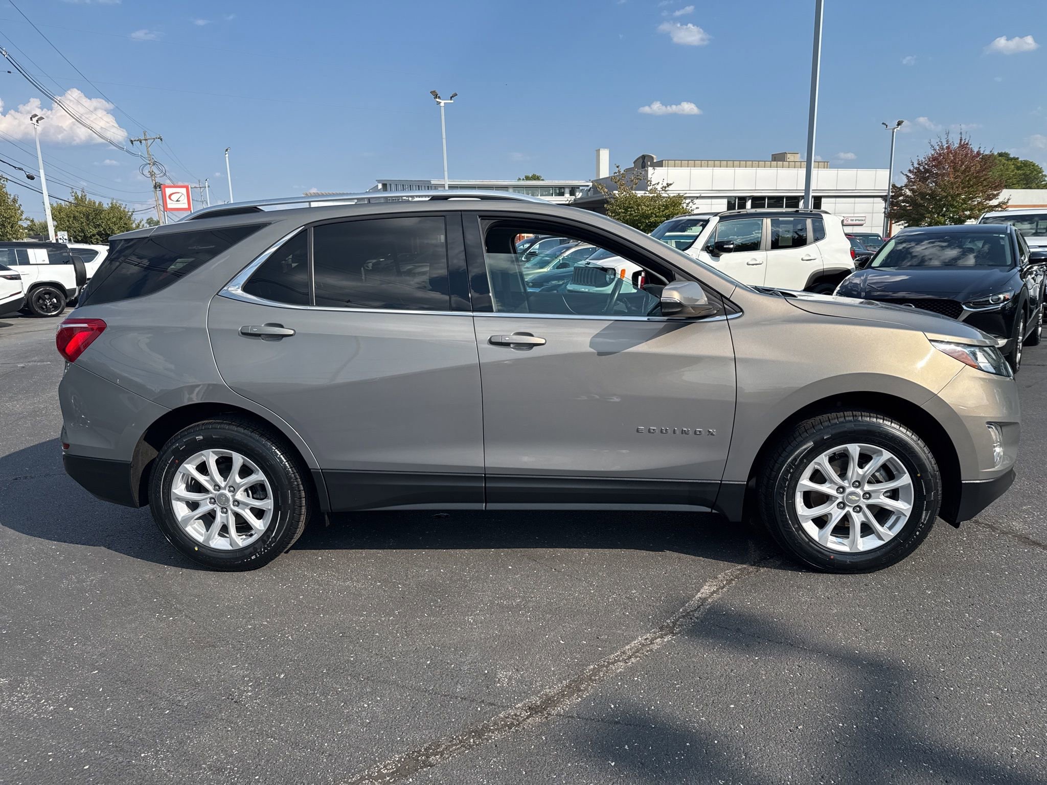 Used 2019 Chevrolet Equinox LT w/ Sun & Navigation Package image 1