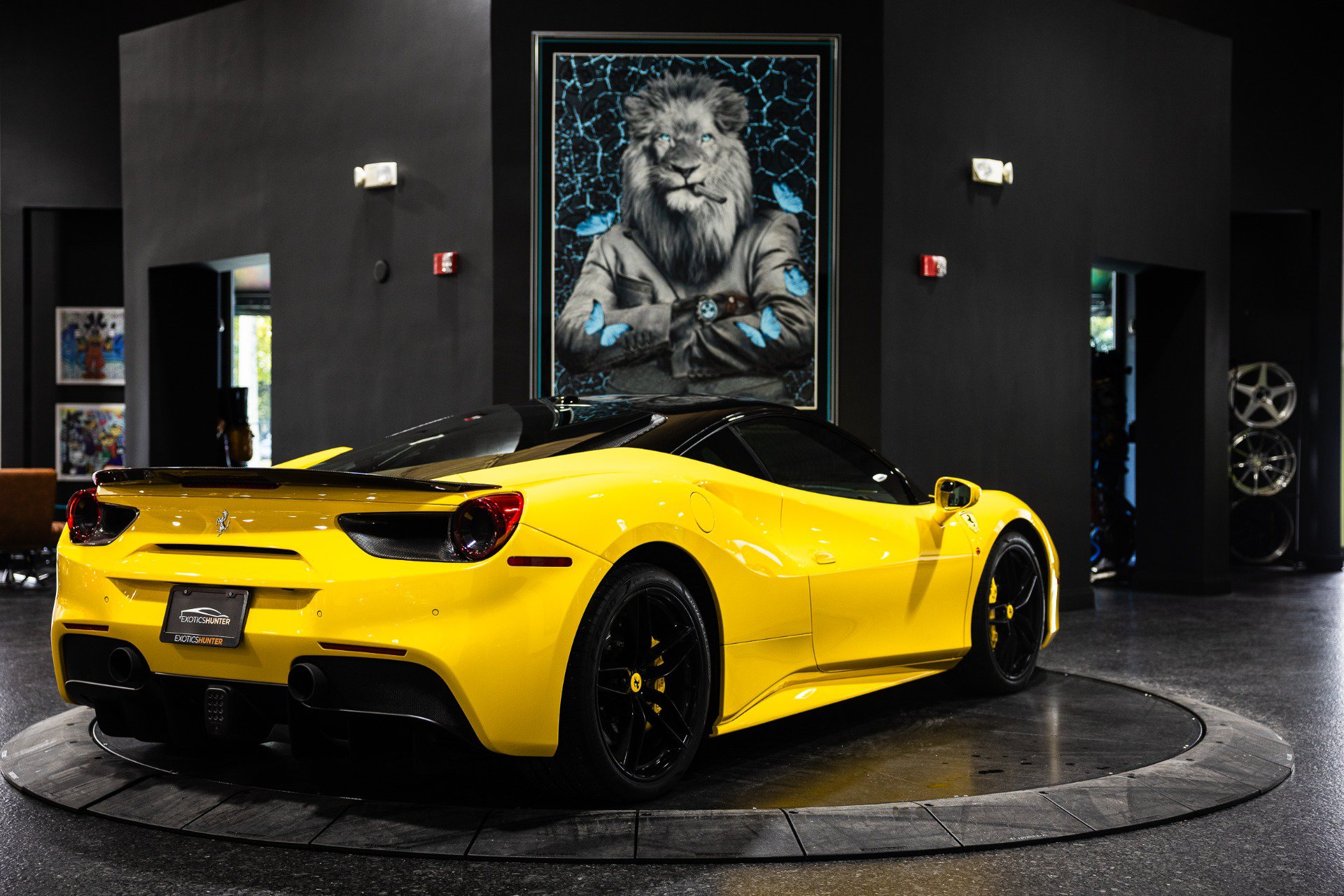 Used 2018 Ferrari 488 GTB RWD image 3