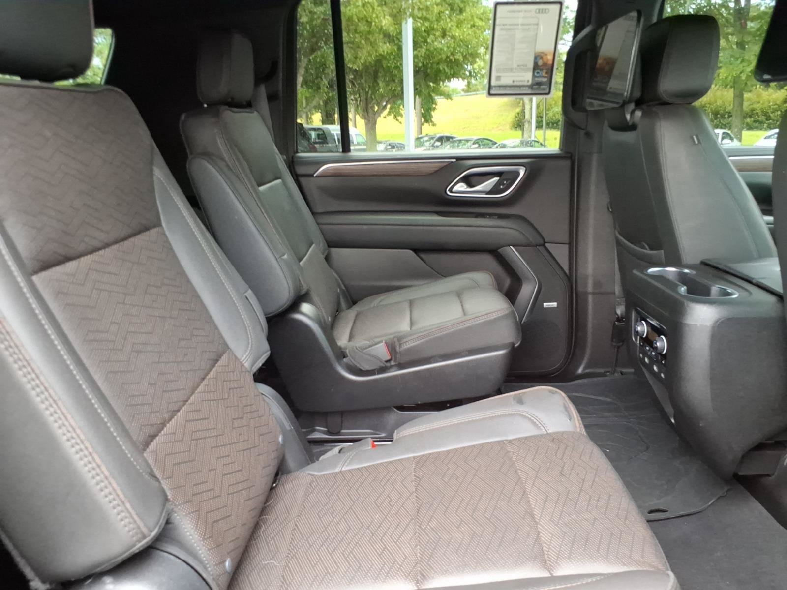 Used 2024 Chevrolet Suburban High Country w/ Advanced Technology Package AWD/4WD image 24
