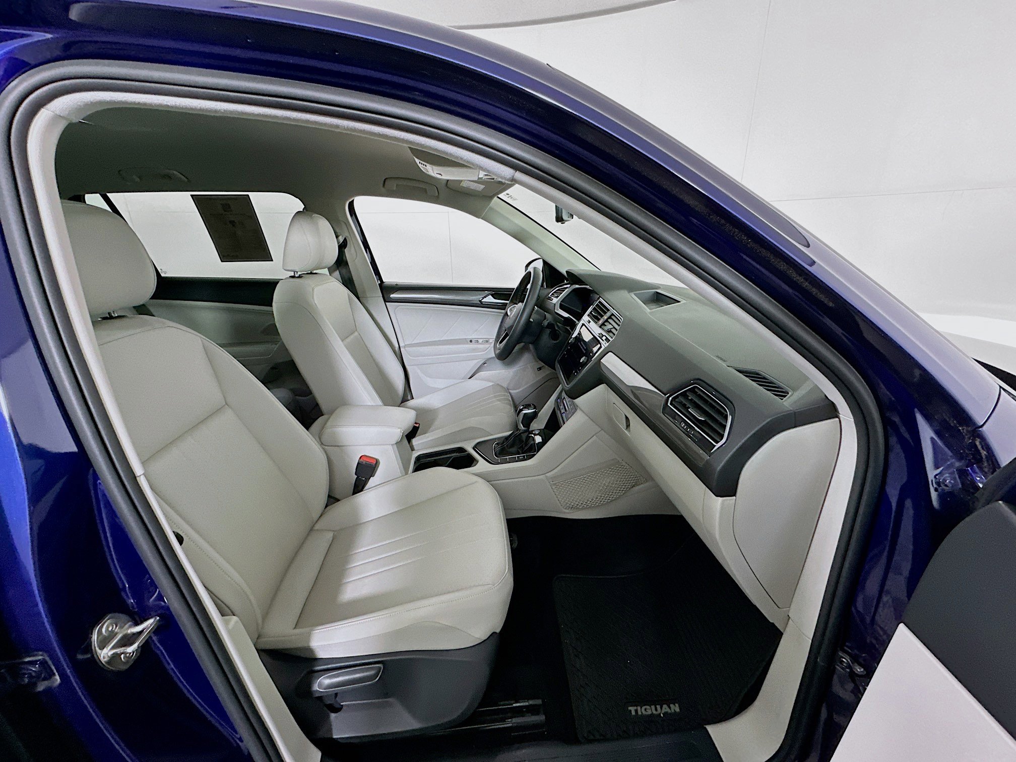 Used 2022 Volkswagen Tiguan SE image 34