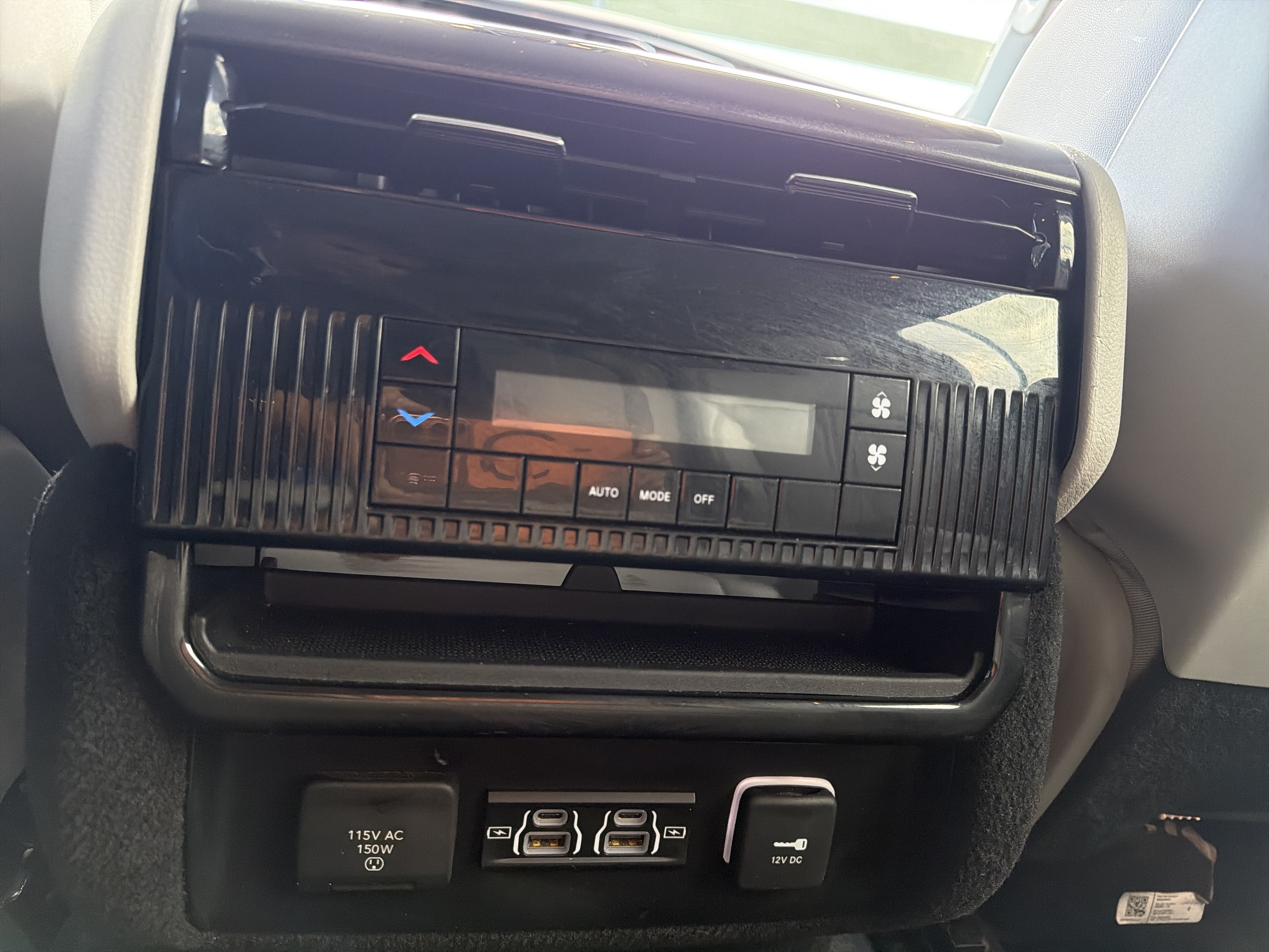 Used 2022 Jeep Wagoneer Series I AWD/4WD image 27