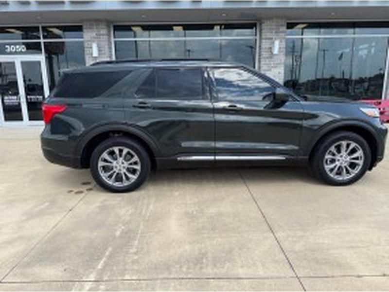 Used 2022 Ford Explorer XLT w/ Equipment Group 202A AWD/4WD image 1