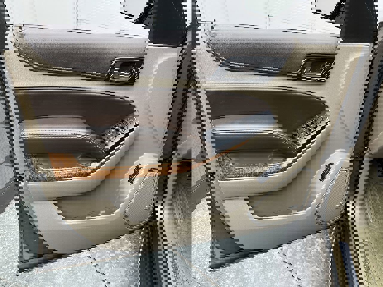 Used 2015 Chevrolet Tahoe LTZ AWD/4WD image 9