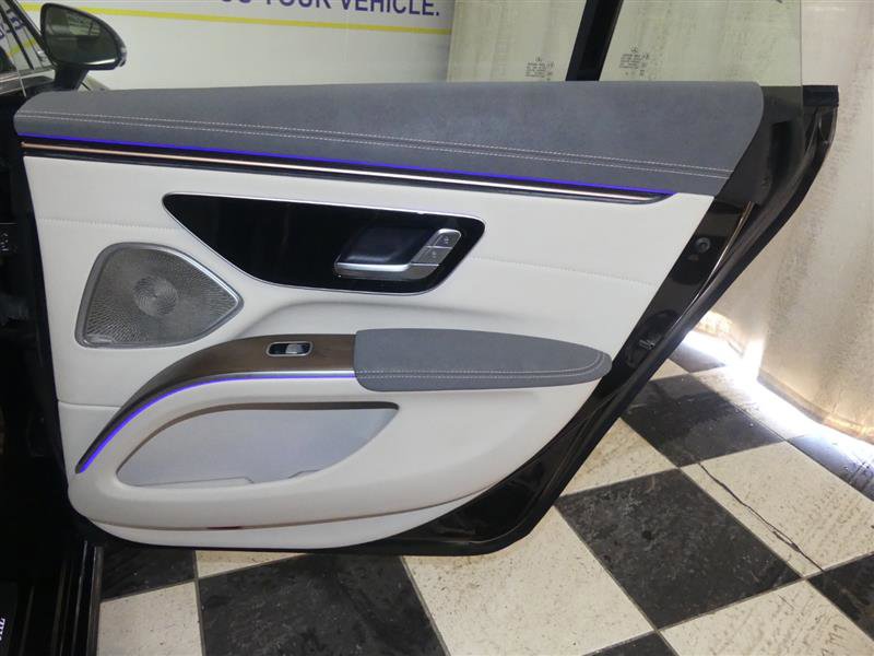 Used 2022 Mercedes-Benz EQS 580 4MATIC image 35