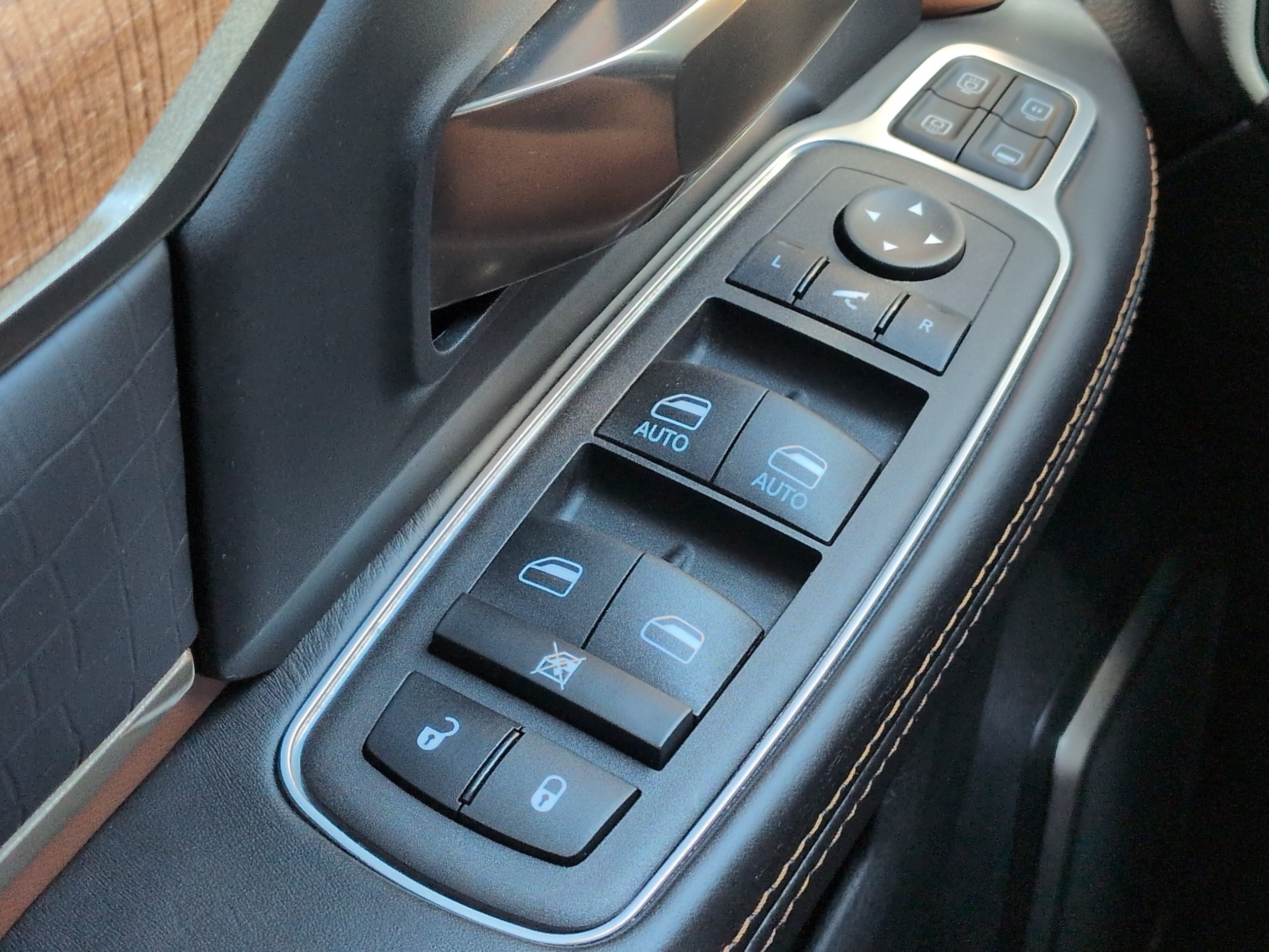 Used 2024 RAM 2500 Limited w/ Safety Group AWD/4WD image 23
