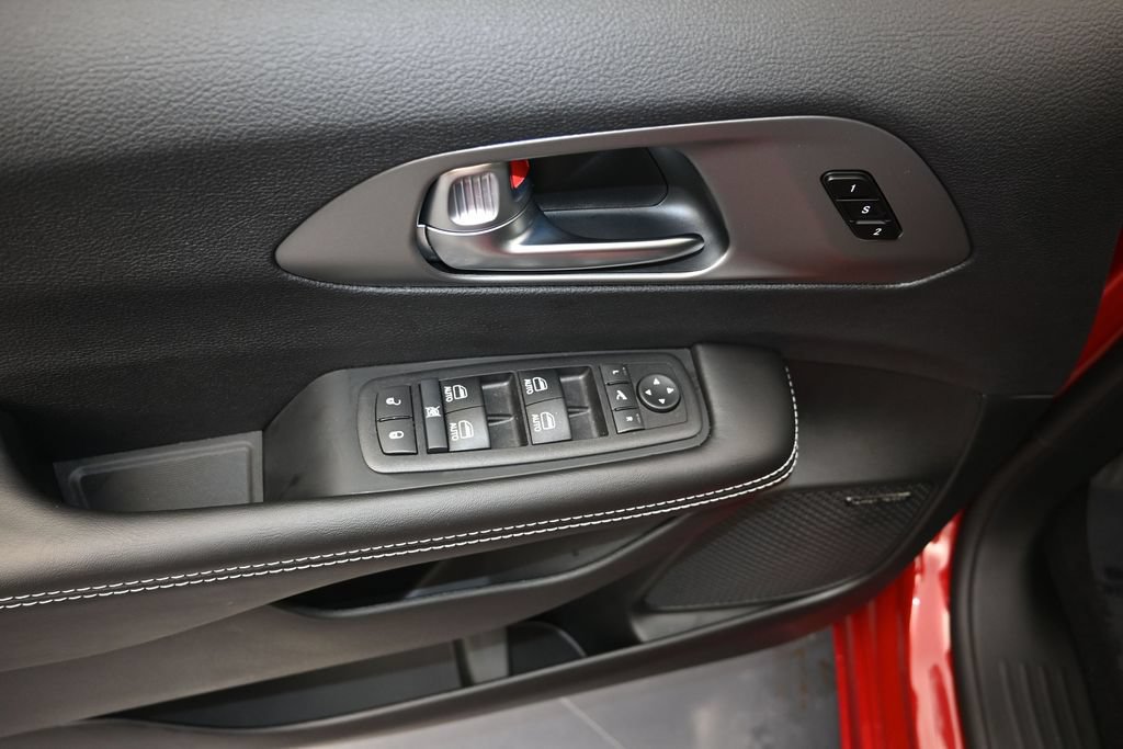 New 2027 Chrysler Pacifica Limited w/ Family Tech Group FWD image 11