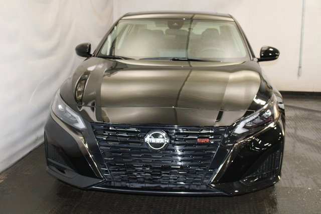Used 2024 Nissan Altima 2.5 SR w/ SR Premium Package image 3
