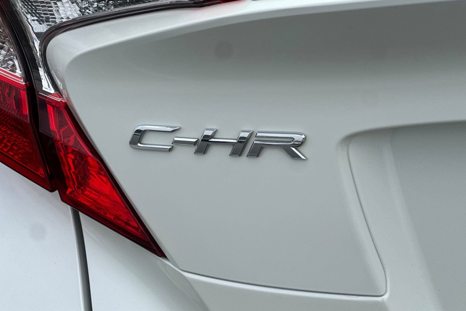 Used 2020 Toyota C-HR LE FWD image 25