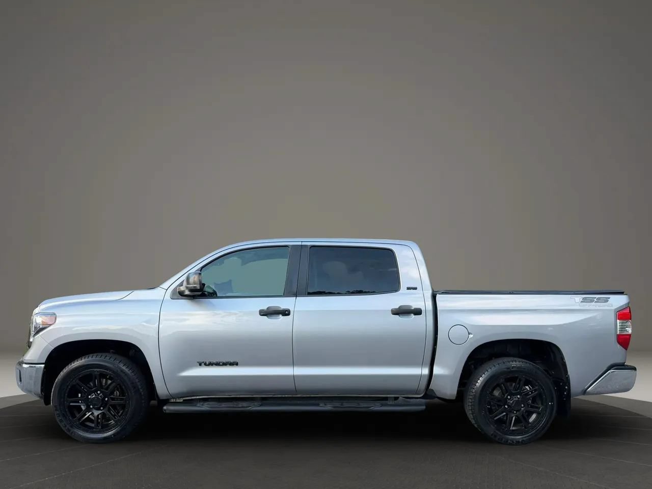 Used 2018 Toyota Tundra SR5 w/ SR5 Upgrade Package RWD image 7