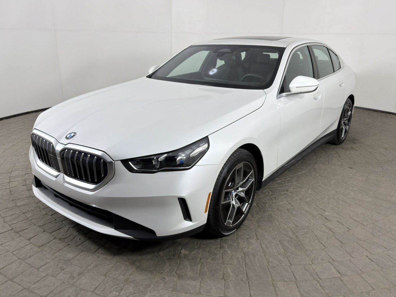 Used 2026 BMW 530i xDrive AWD/4WD image 3