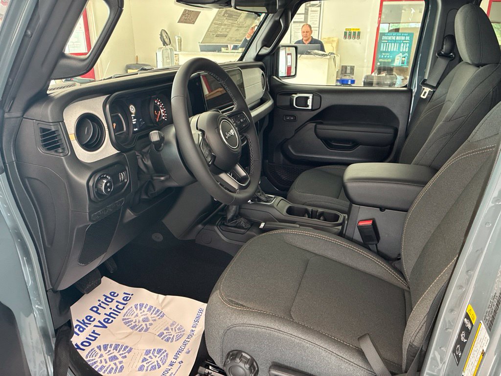 New 2026 Jeep Gladiator Sport AWD/4WD image 11