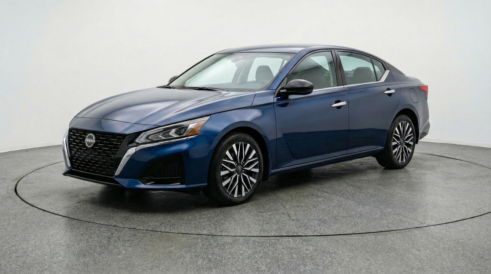 Used 2025 Nissan Altima 2.5 SV image 3