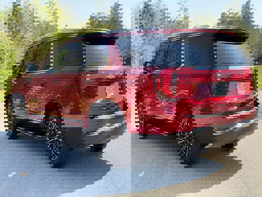 Used 2025 GMC Yukon Elevation w/ Elevation Premium Package image 11