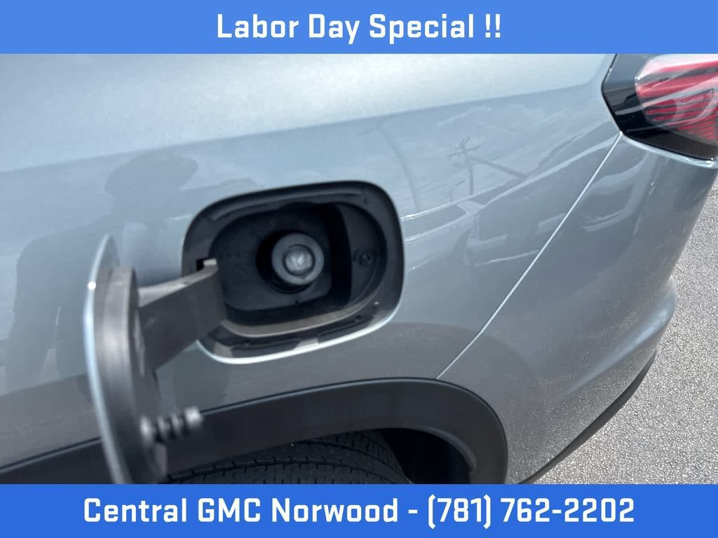 Certified 2025 GMC Acadia Elevation AWD/4WD image 10