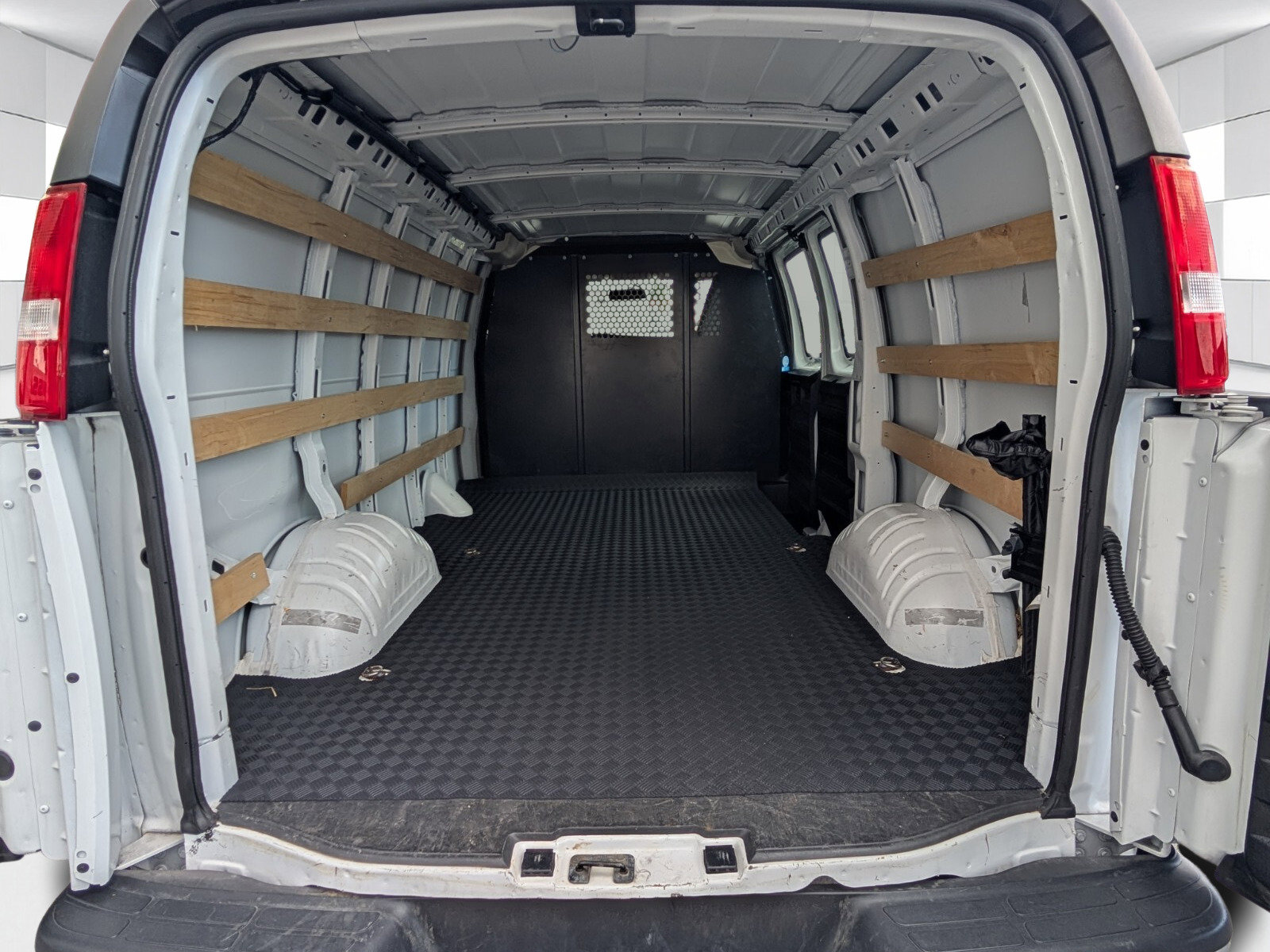 Used 2024 Chevrolet Express 2500 w/ Driver Convenience Package image 8