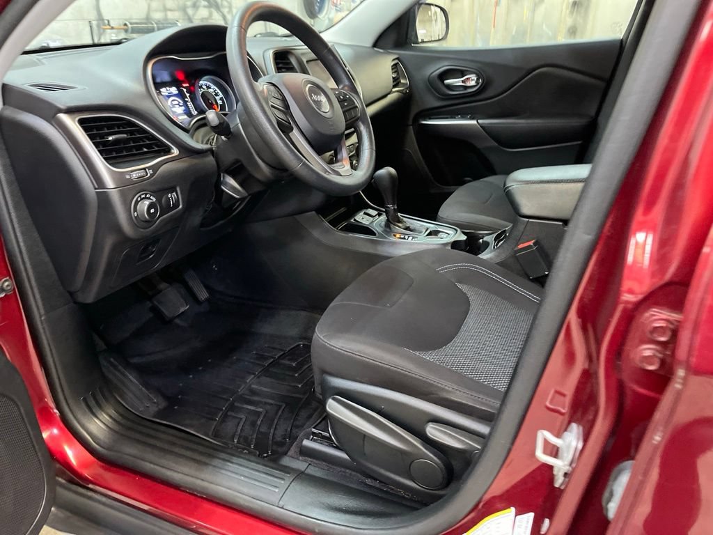 Used 2019 Jeep Cherokee Latitude w/ Popular Appearance Group FWD image 11