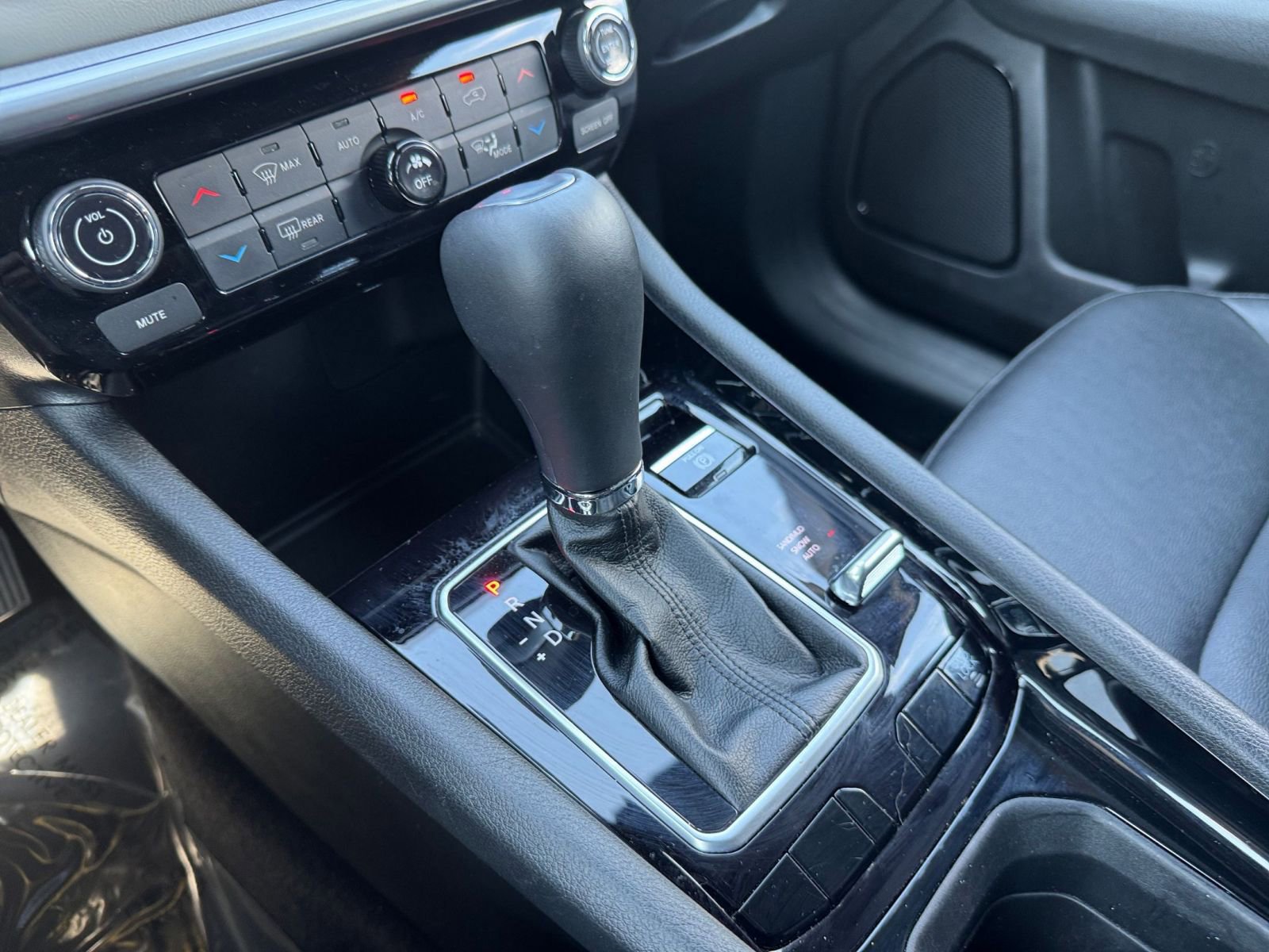 Used 2025 Jeep Compass Limited image 36