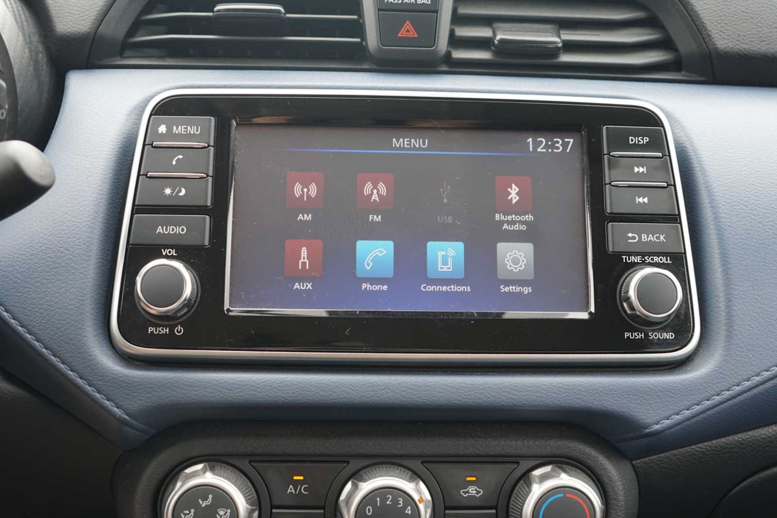 Used 2025 Nissan Versa SV FWD image 11