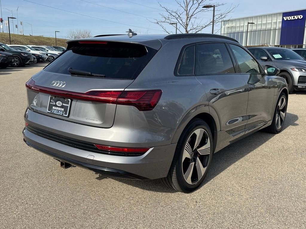 Used 2022 Audi e-tron Premium Plus image 4