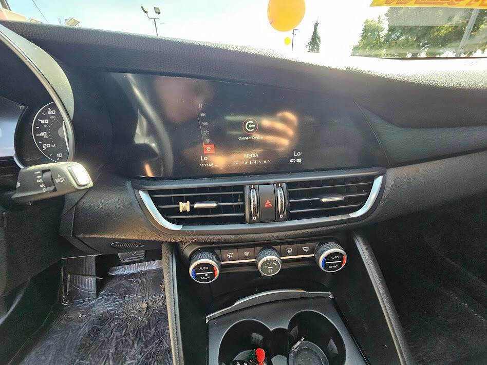 Used 2017 Alfa Romeo Giulia RWD image 22